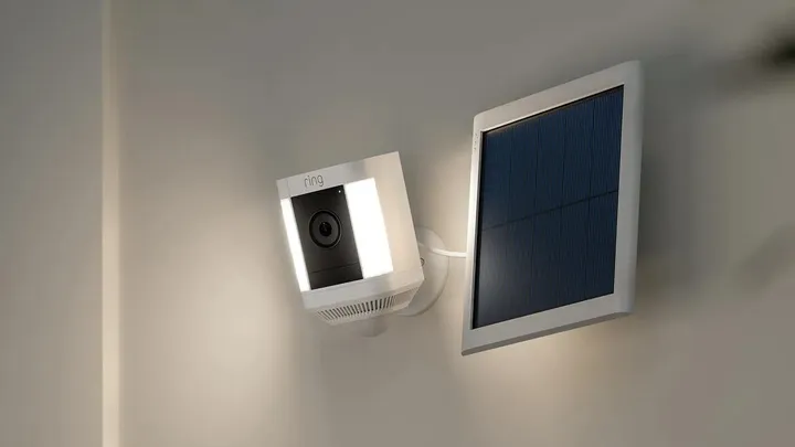 spotlight cam plus solar