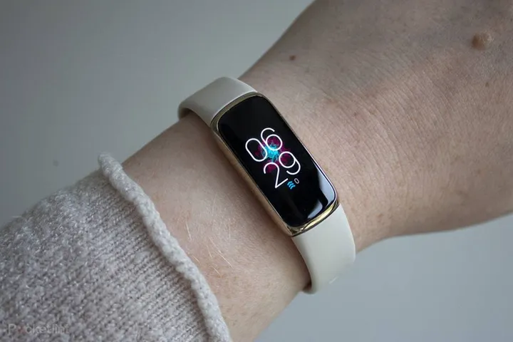 the best fitness trackers in 2022 fitbit luxe