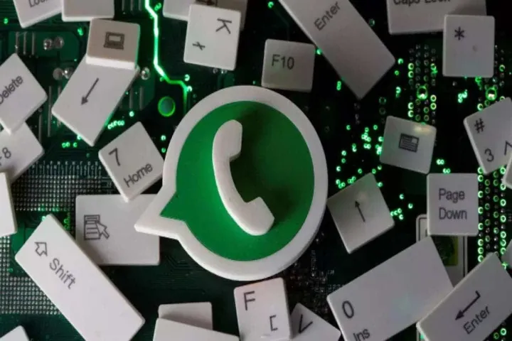 whatsapp goes down in a number of areas around the globe users cant access group chats or whatsapp web