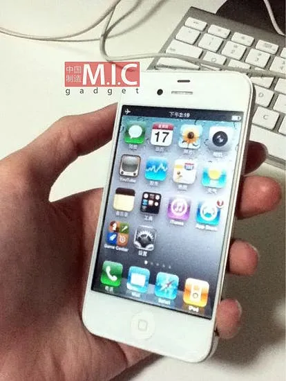 white iphone 4s leaked picture