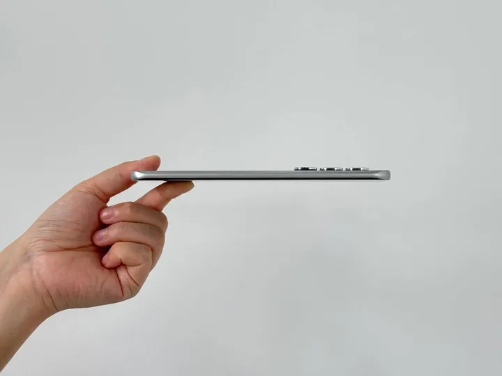 Infinix-Hot-60-Pro-is-super-thin