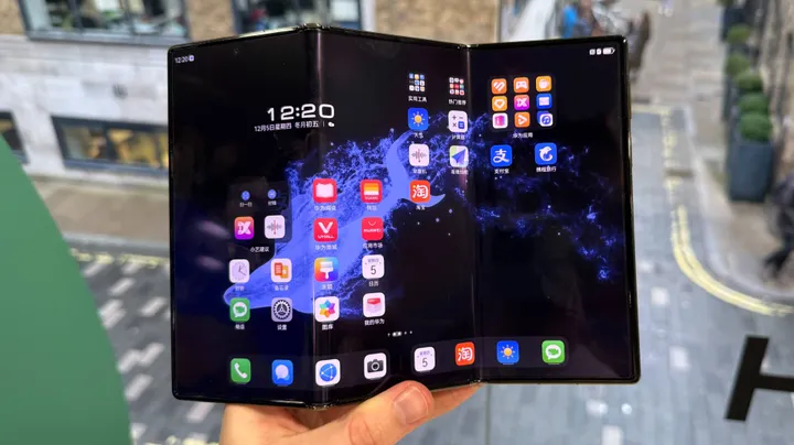 Huawei Mate XTs