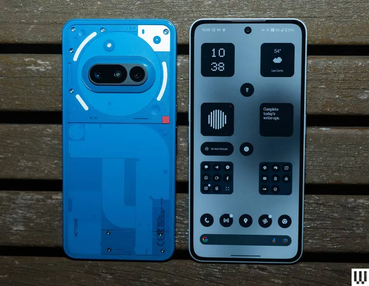 Nothing%20Phone%20(3a)%20series%20SOURCE%20Julian%20Chokkattu(1)-rear%20camera_front%20screen