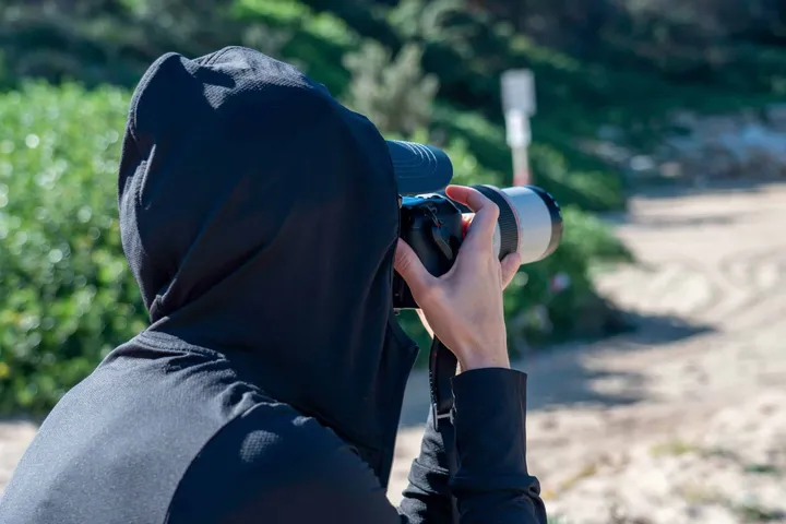 Secretly filming p