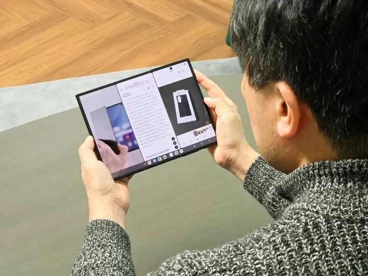 Samsung-Mobile-Galaxy-Z-TriFold (3)