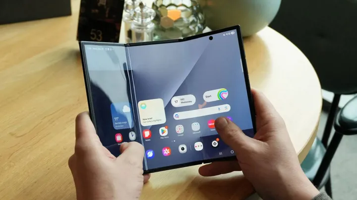 Galaxy-Z-TriFold-foldable-displa