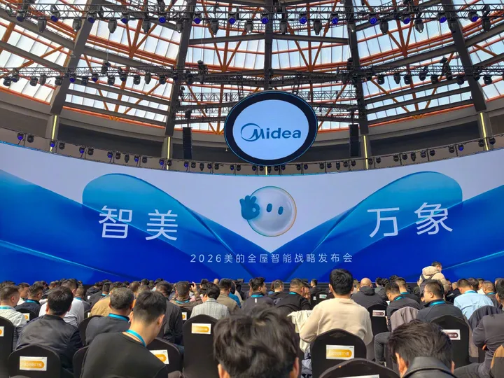 003nChGVgy1ib1wzcedudj635s2dc1l00a