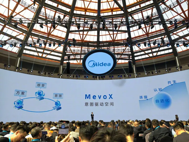 003nChGVgy1ib1wzkirxwj635s2dc1l00a