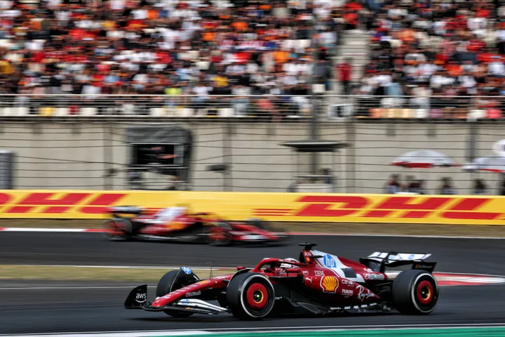 Charles Leclerc in zijn SF-25 tijdens de F1 Grand Prix van China 2025