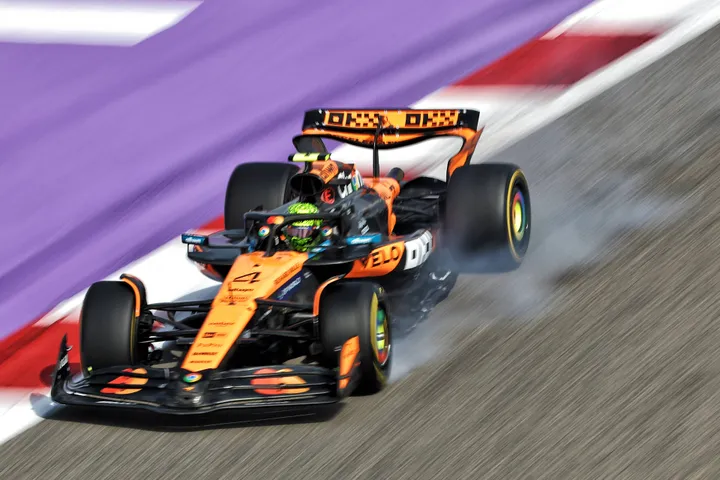 Lando Norris locking his MCL39's front left in Bahrain