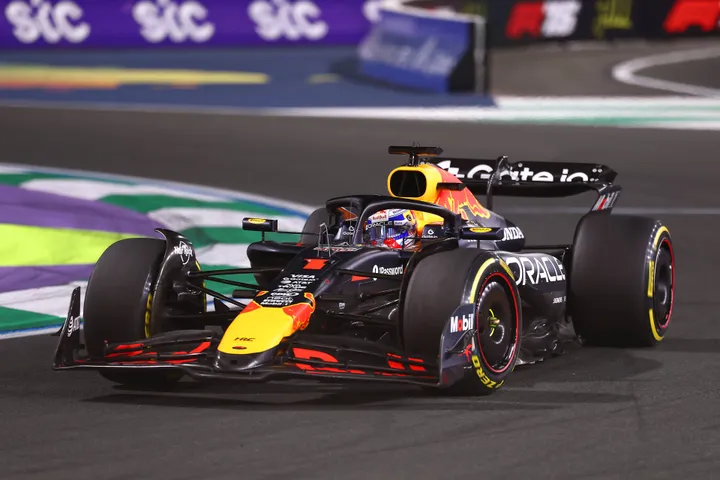 Max Verstappen in zijn Red Bull in Jeddah, Saoedi-Arabië.