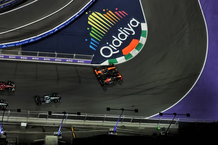 The battle between Piastri and Verstappen