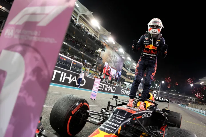 verstappen abu dhabi 2021 red bull