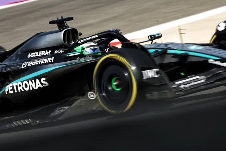 Frederik Vesti in actie tijdens VT1 in Bahrein