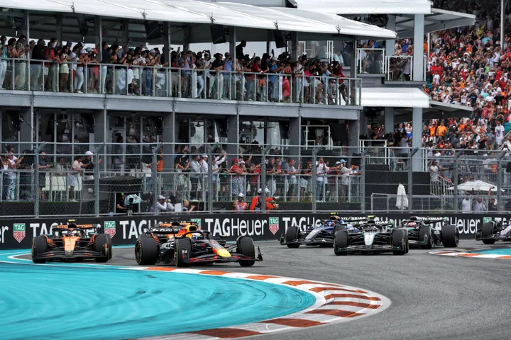 Het incident bij de start tussen Verstappen en Norris in Miami.