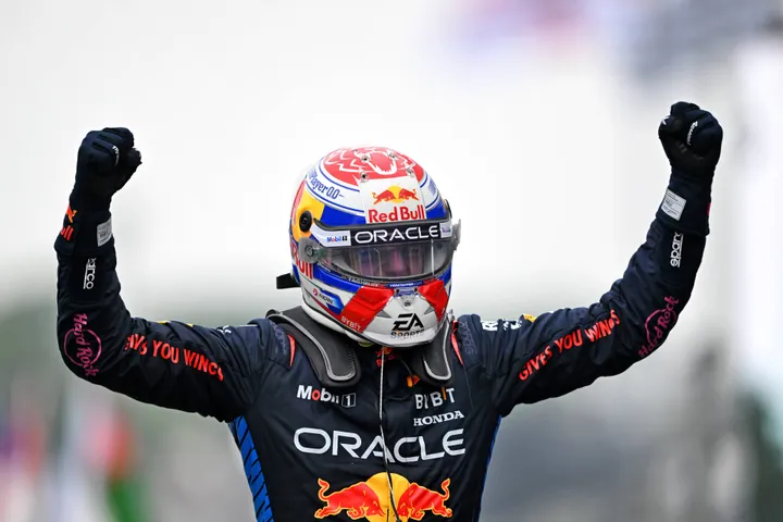 Max Verstappen viert zijn overwinning in Brazilië in 2024.&nbsp;