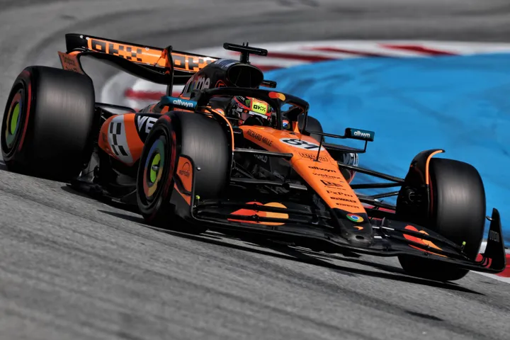 Oscar Piastri in de McLaren MCL39 tijdens de Grand Prix van Spanje