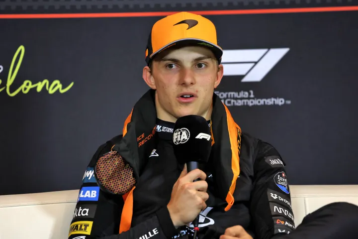 Oscar Piastri na zijn overwinning in Spanje