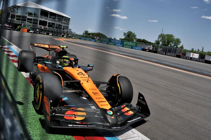 Norris tijdens een ronde in FP2