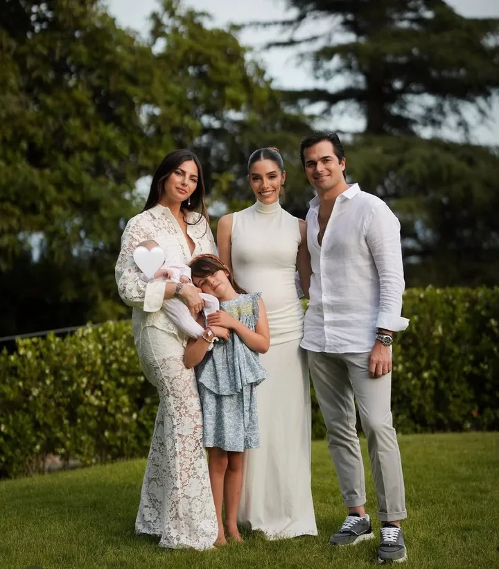 Kelly Piquet met dochters Lily en Penelope op de gender reveal van Nelson Piquet jr. en zijn vrouw Patsy Zurita Piquet.