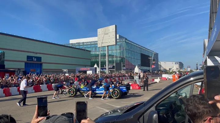 Carlos Sainz bij de Madring-Demo