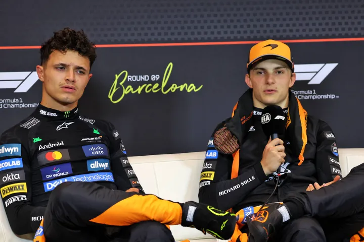 Lando Norris en Oscar PIastri in de persconferentie