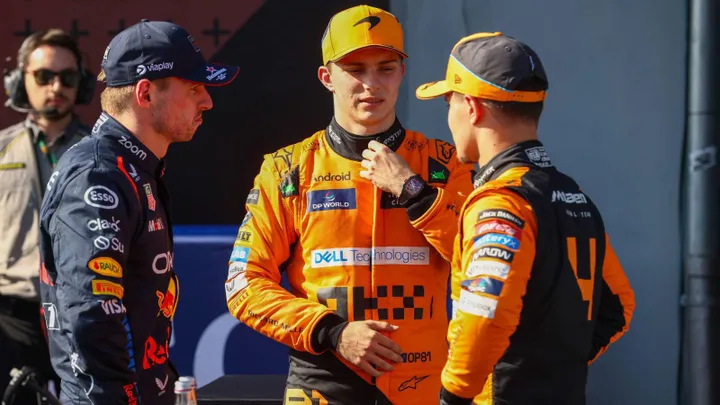 Lando Norris, Oscar Piastri und Max Verstappen sind die drei Verbliebenen im Kampf um die Weltmeisterschaft – Foto: Race Pictures