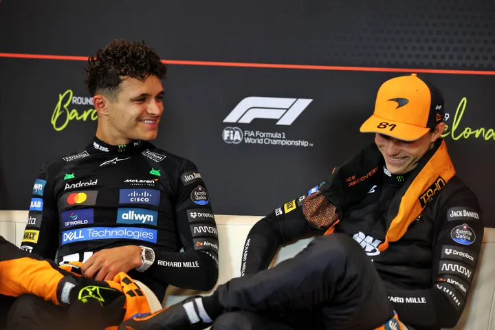 piastri en norris lachen na gp van spanje