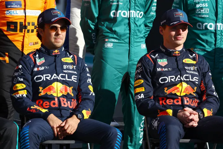 Max Verstappen and Sergio Perez together in the drivers' photo in Abu Dhabi 2024.