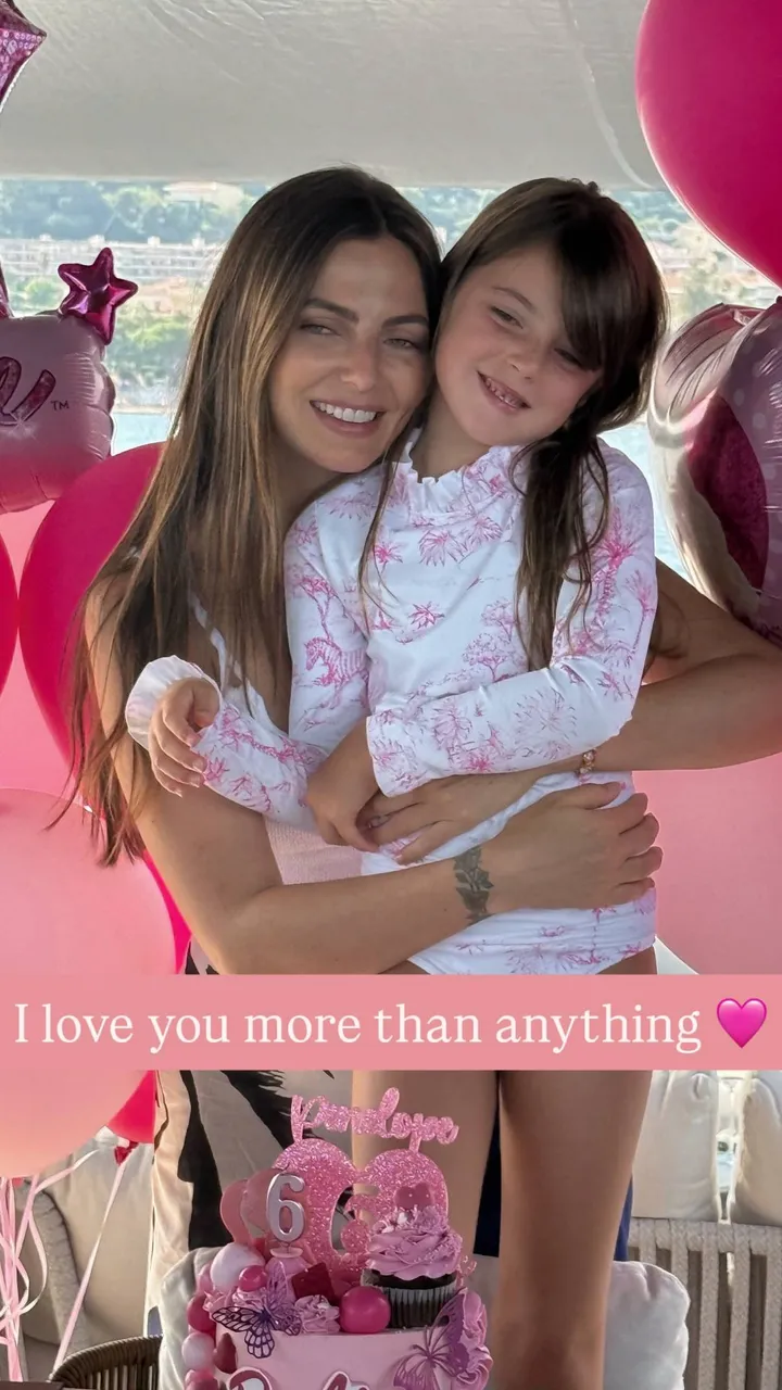 Kelly Piquet en haar dochter Penelope