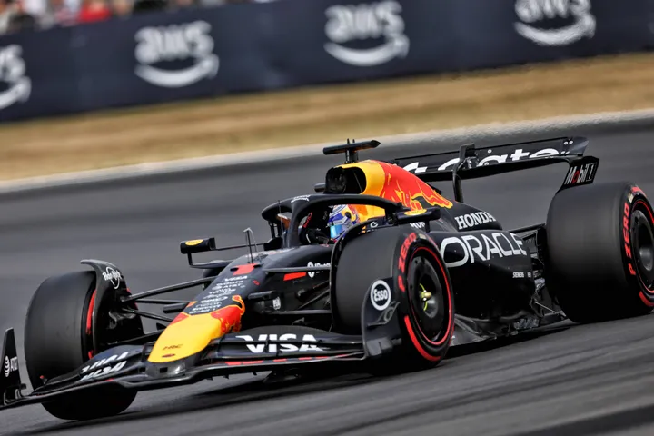 Verstappen in actie op Silverstone