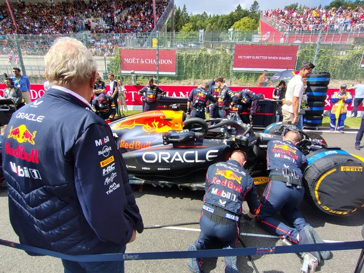 Marko looking at Verstappen car before the sprint race start