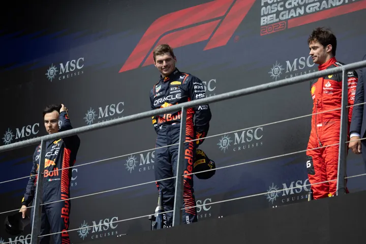 Max Verstappen während seines Sieges beim Belgischen Grand Prix 2023, einer Saison, in der er und Red Bull mehrere Rekorde aufstellten