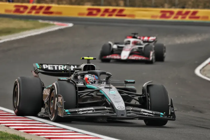 Kimi Antonelli fährt den Mercedes auf dem Hungaroring