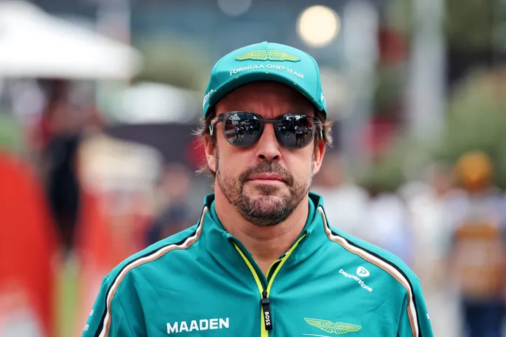 Fernando Alonso in der Boxengasse - Foto: Race Pictures