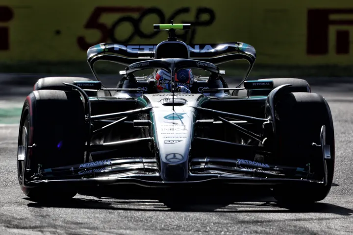 Antonelli fährt das Mercedes Auto beim Italienischen GP - Foto: Rennbilder