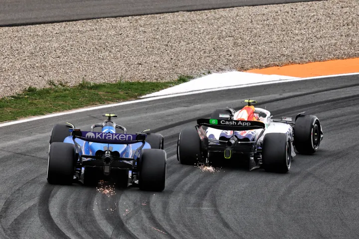 Carlos Sainz vs Liam Lawson op Zandvoort