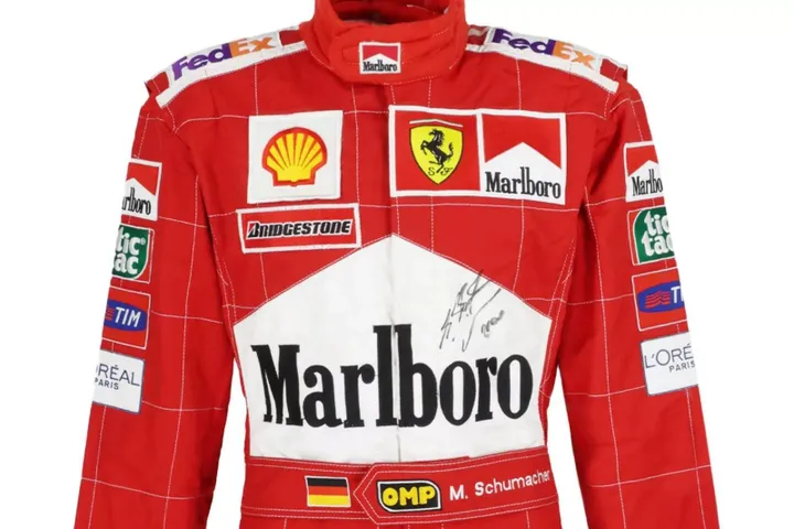 Rennanzug von Michael Schumacher aus dem Jahr 2000 beim Ungarischen Grand Prix - Foto: Bonhams Cars