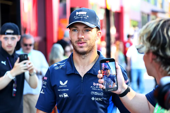 Pierre Gasly im Fahrerlager beim Italienischen GP, Foto: Race Pictures
