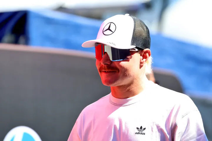 Valtteri Bottas' Behauptung über Gespräche mit Alpine wird von Flavio Briatore dementiert. Foto: RacePictures.