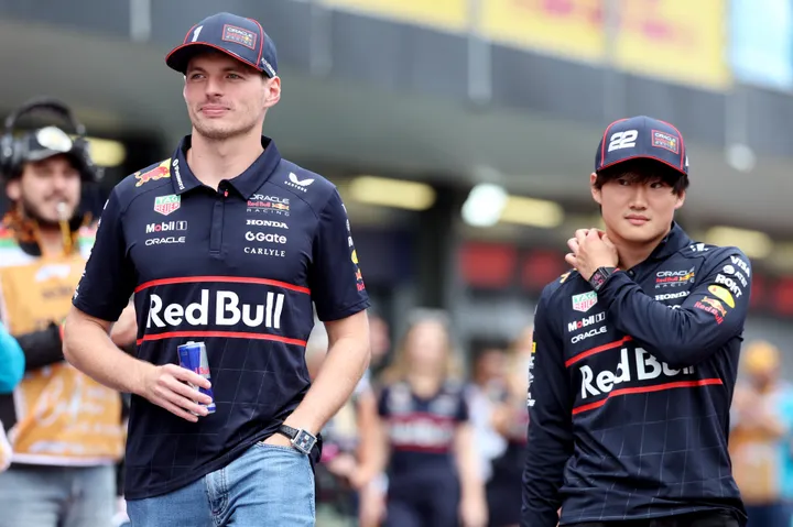 Max Verstappen und Yuki Tsunoda in Aserbaidschan - Foto: Red Bull Content Pool