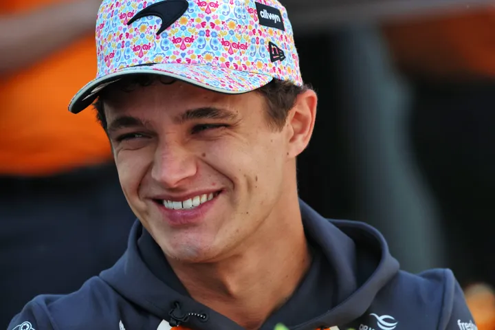 Lando Norris im Fahrerlager von Mexiko-Stadt – Foto: Race Pictures