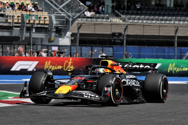 Arvid Lindblad während des FP1 beim Großen Preis von Mexiko-Stadt – Foto: Race Pictures