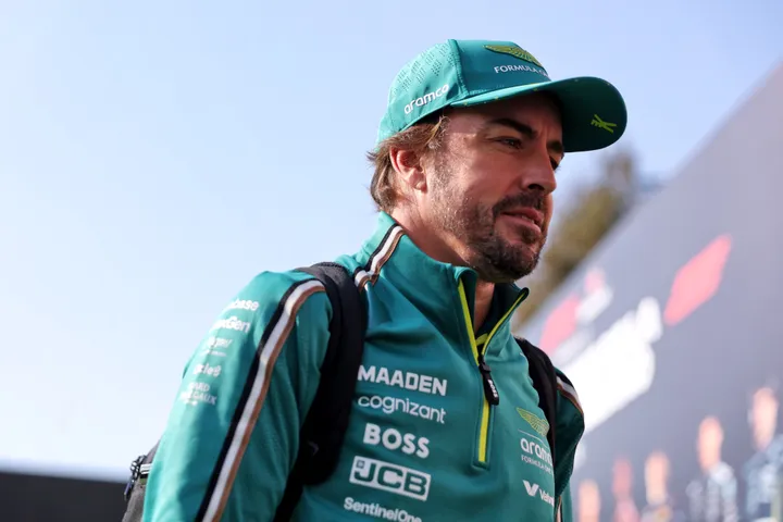 Fernando Alonso vor dem Großen Preis von Mexiko - Foto: Race Pictures