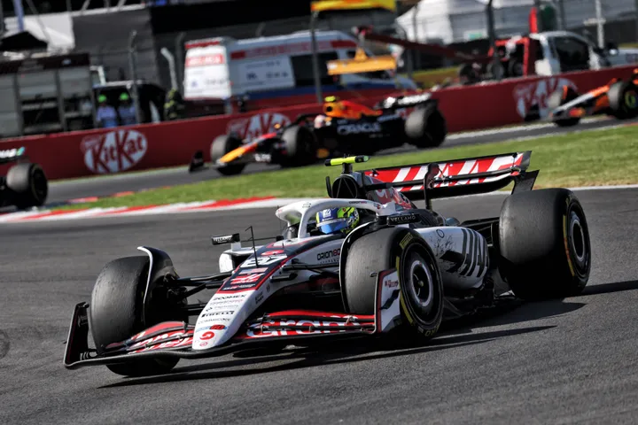 Bearman erreichte das beste Saisonergebnis für Haas – Foto: Race Pictures