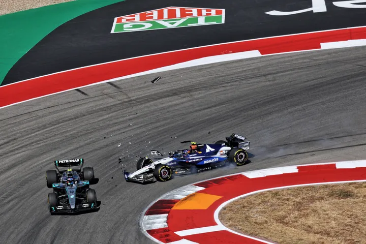 Sainz und Antonellis Crash in COTA - Foto: Race Pictures