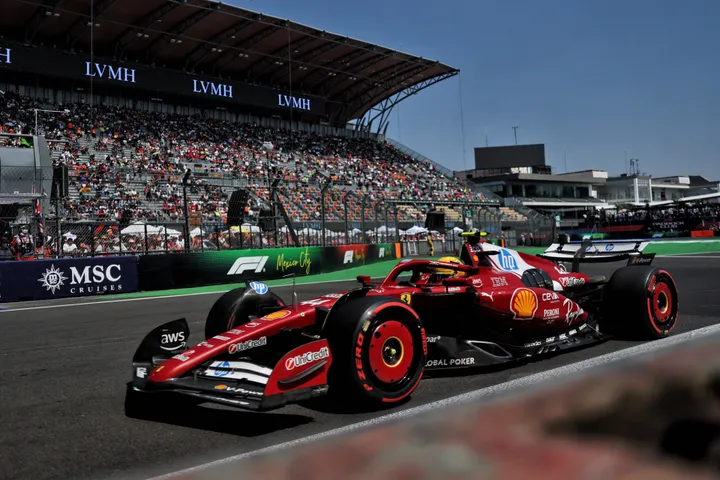 Lewis Hamilton in Aktion in Mexiko-Stadt – Foto: Race Pictures