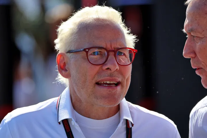 Jacques Villeneuve im Fahrerlager - Foto: RacePictures