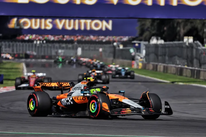 Lando Norris gewann den Mexiko-GP mit einem Vorsprung von 30 Sekunden - Foto: RacePictures