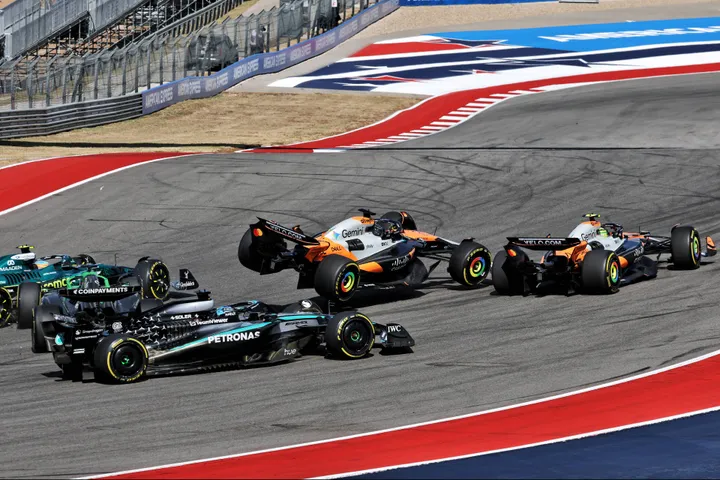 Lando Norris und Oscar Piastri kollidierten im Sprint des Großen Preises der USA – Foto: RacePictures.